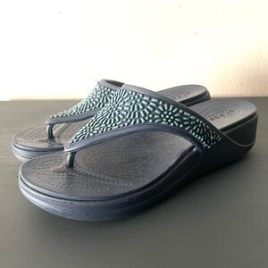 Crocs Womens Sloane Embellished Flip Flop Navy Size 7 NWOB